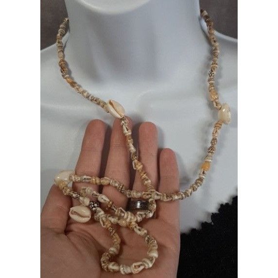 Handmade Natural Beachy Shell Necklace Size ONE SIZE - 2 Thumbnail
