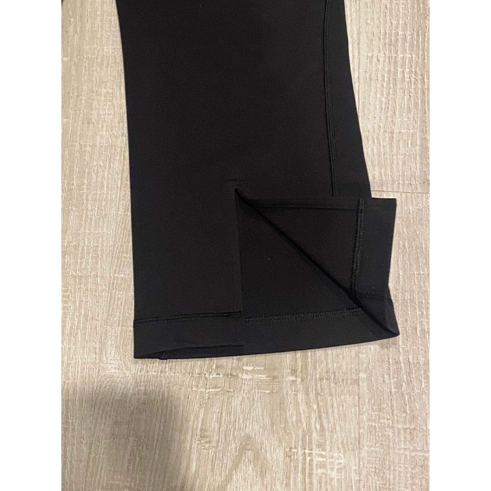 Lululemon Lululemon Womens Cropped Leggings excellent condition Size 28" / US 6 / IT 42 - 7 Thumbnail