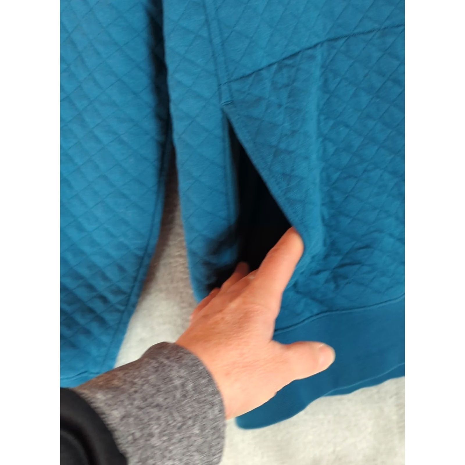 Vintage LL Bean Sweatshirt Men S Teal 1/4 Snap Mock Neck Quilted Diamond Pullover Pocketes Casual Knit Crew Neck Button Snap Dots Size US S / EU 44-46 / 1 - 3 Thumbnail