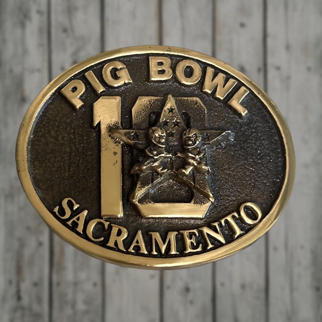 Vintage VINTAGE 1983 Pig Bowl Buckle Sacramento Police Sheriff Numbered Certificate Leather Bag Belt Buckle Men Gold Brass Certificate 1.5 in Fits 1.5 in BB Size ONE SIZE - 1 Thumbnail