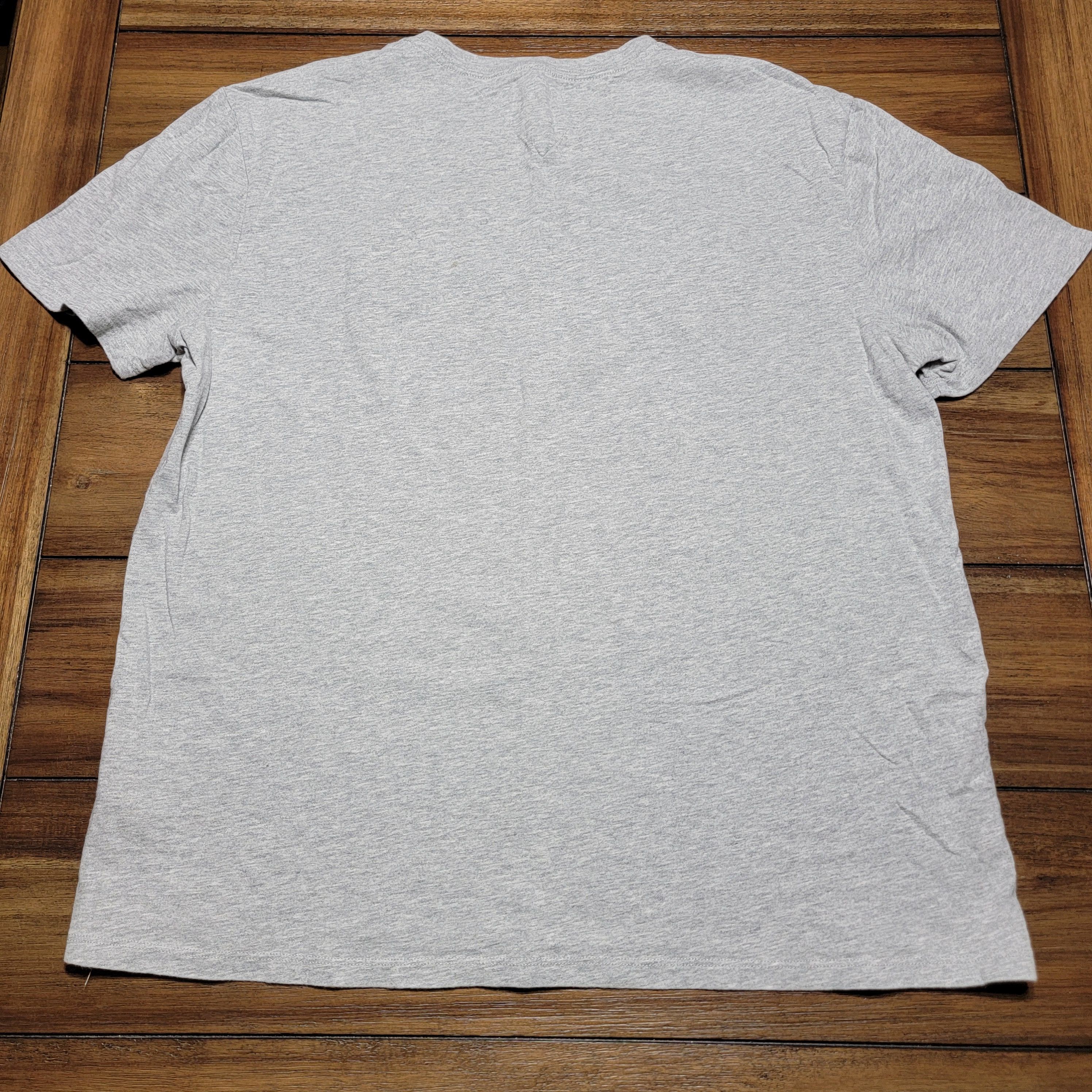 Tommy Hilfiger Tommy Hilfiger Tee - Grey with Raised Letters - Size Large Size L / US 10 / IT 46 - 4 Thumbnail