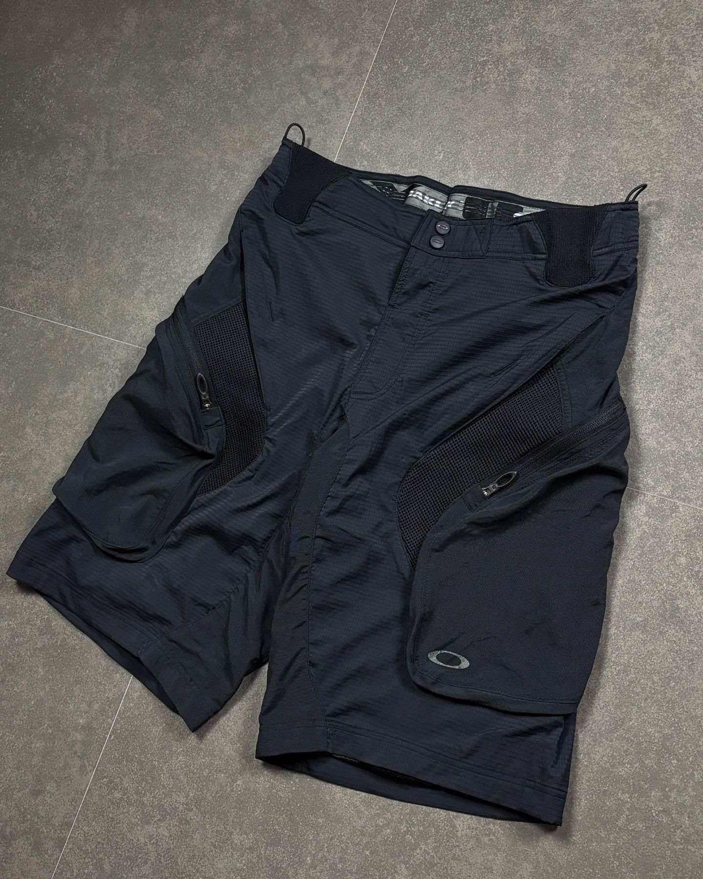 Oakley Oakley MTB Cargo Shorts Technical Black Size US 34 / EU 50 - 2 Thumbnail