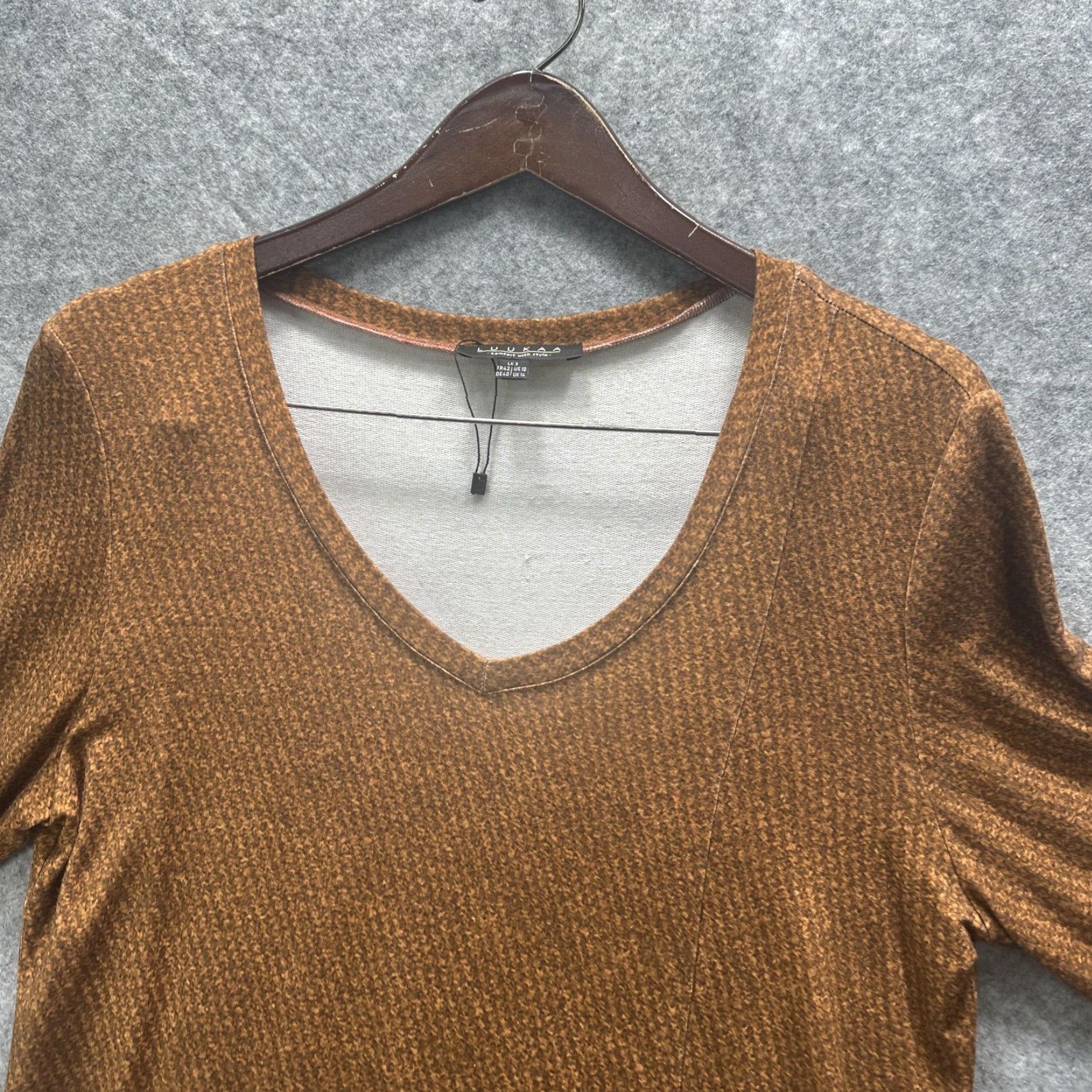 Vintage Luukaa Shirt Womens 10 Brown Cinnamon V Neck Tunic Long Sleeve Stretch Geometric Size L / US 10 / IT 46 - 6 Thumbnail