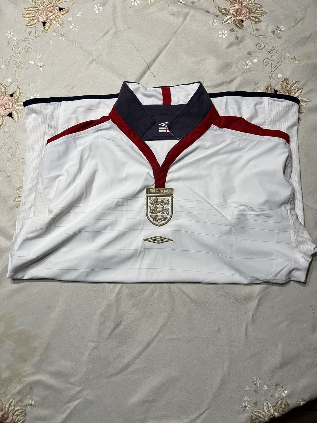 Umbro Vintage authentic Umbro England 2003-2005 reversible jersey Size US XXL / EU 58 / 5 - 7 Thumbnail