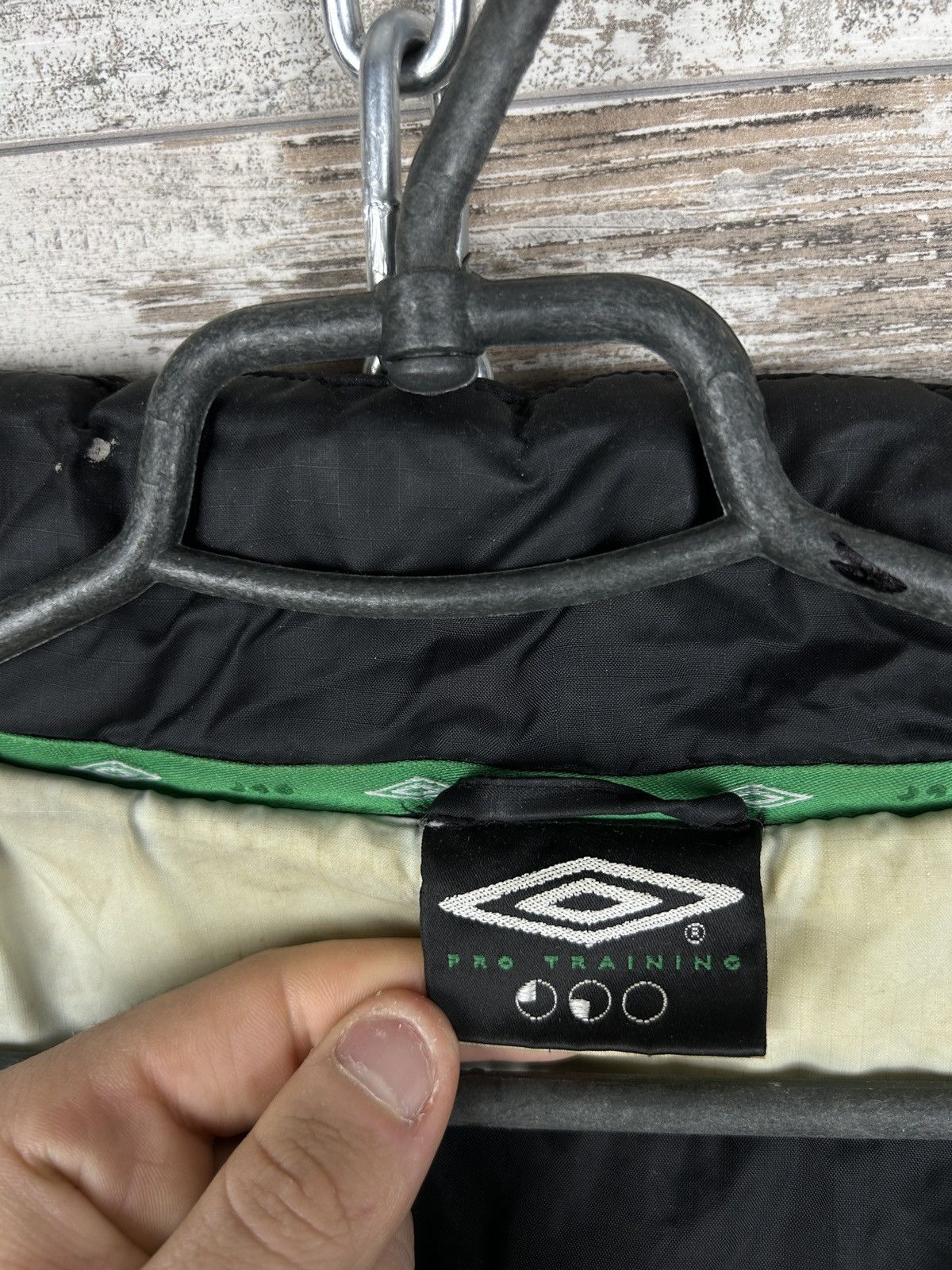 Umbro × Vintage Mens Vintage Umbro FC Celtic Puffer Down Jacket football y2k Size US L / EU 52-54 / 3 - 20 Thumbnail