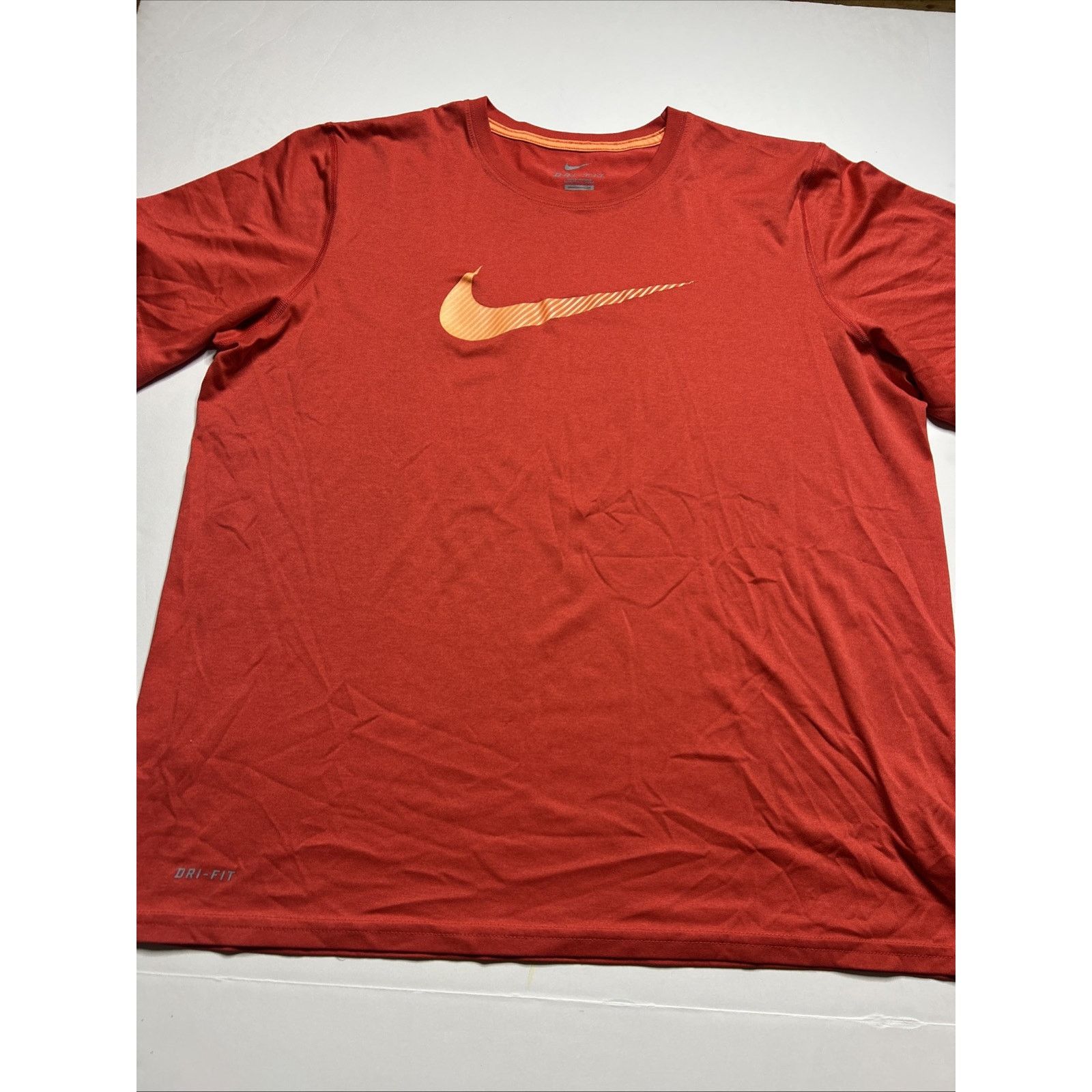 Nike Nike T-Shirt Red Dri-Fit Light Weight Activewear Men Size XL Size US XL / EU 56 / 4 - 2 Thumbnail