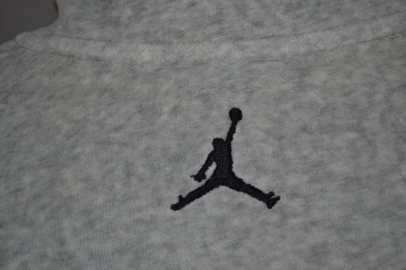 Jordan Brand × Nike × Vintage Vintage Nike Air Jordan Velvet Jacket L Size US L / EU 52-54 / 3 - 3 Thumbnail