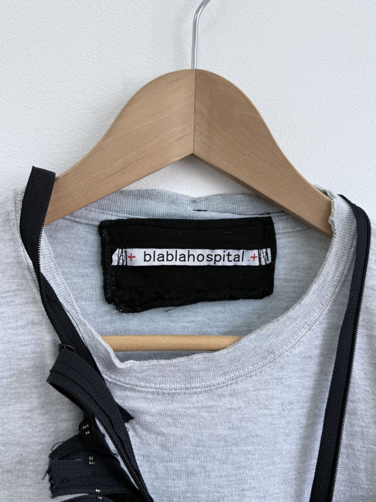 Japanese Brand Blablahospital Japanese Brand Zip Bondage Distressed T-Shirt Size US M / EU 48-50 / 2 - 2 Thumbnail