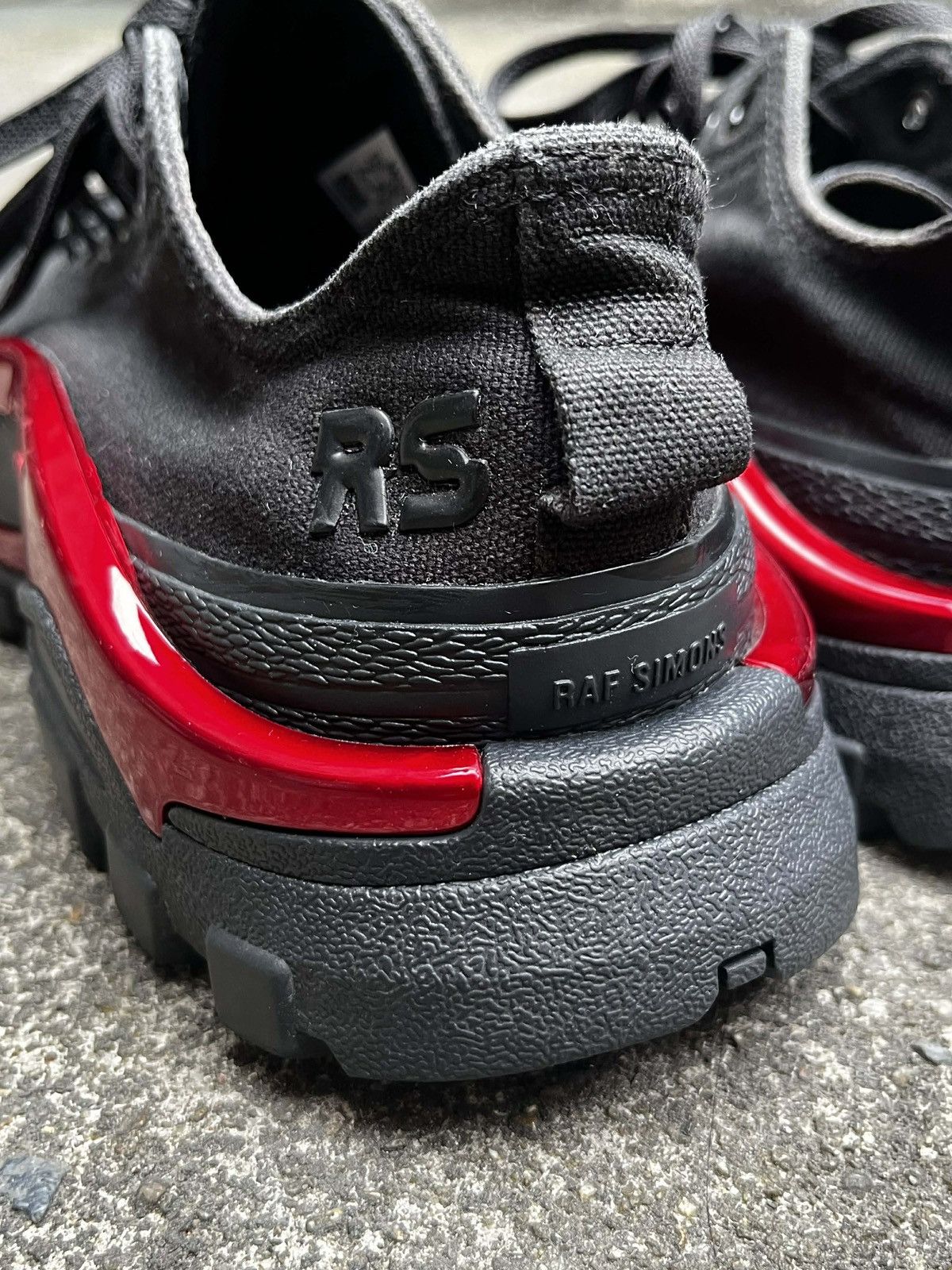 Raf Simons Raf simons detroit runner SZ. 7 US black&Red RARE!!!!! Size US 7 / EU 40 - 9 Thumbnail