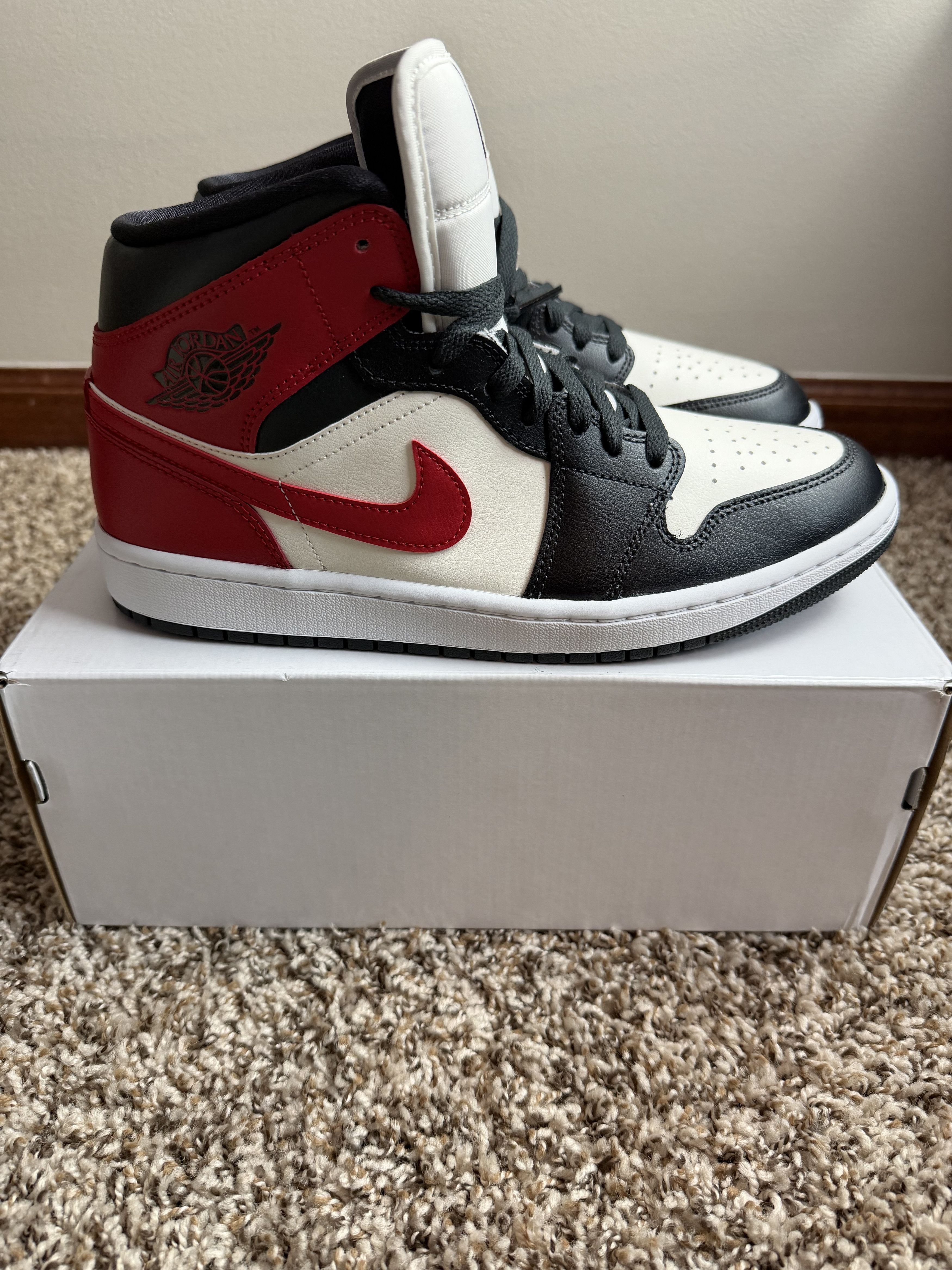 Jordan Brand Nike Air Jordan 1 Mid Shoes Womens Size 10.5 Size US 10.5 / IT 40.5 - 2 Thumbnail