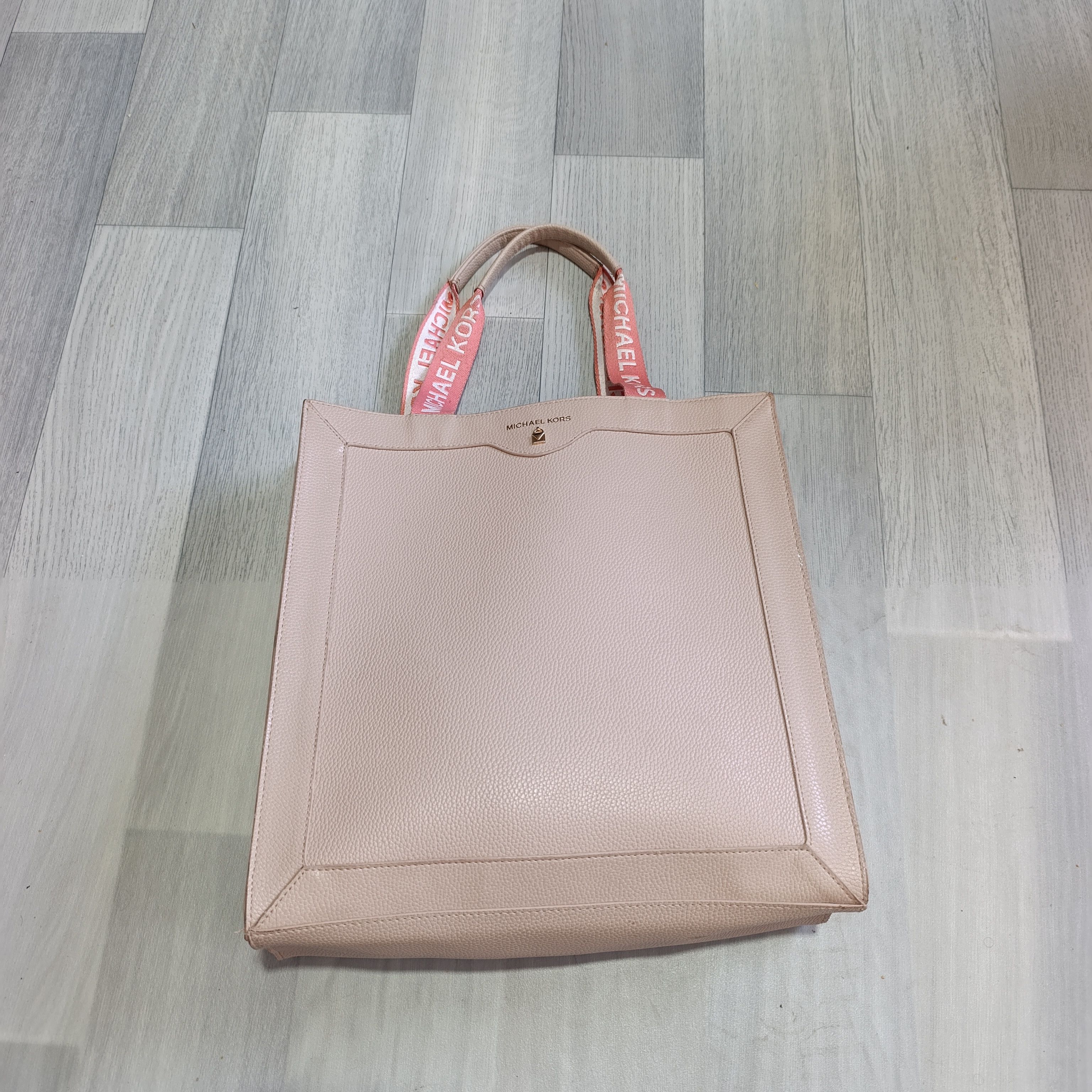 Michael Kors Michael Kors Pebbled Limited Edition Textured Leather Pink Size ONE SIZE - 2 Thumbnail