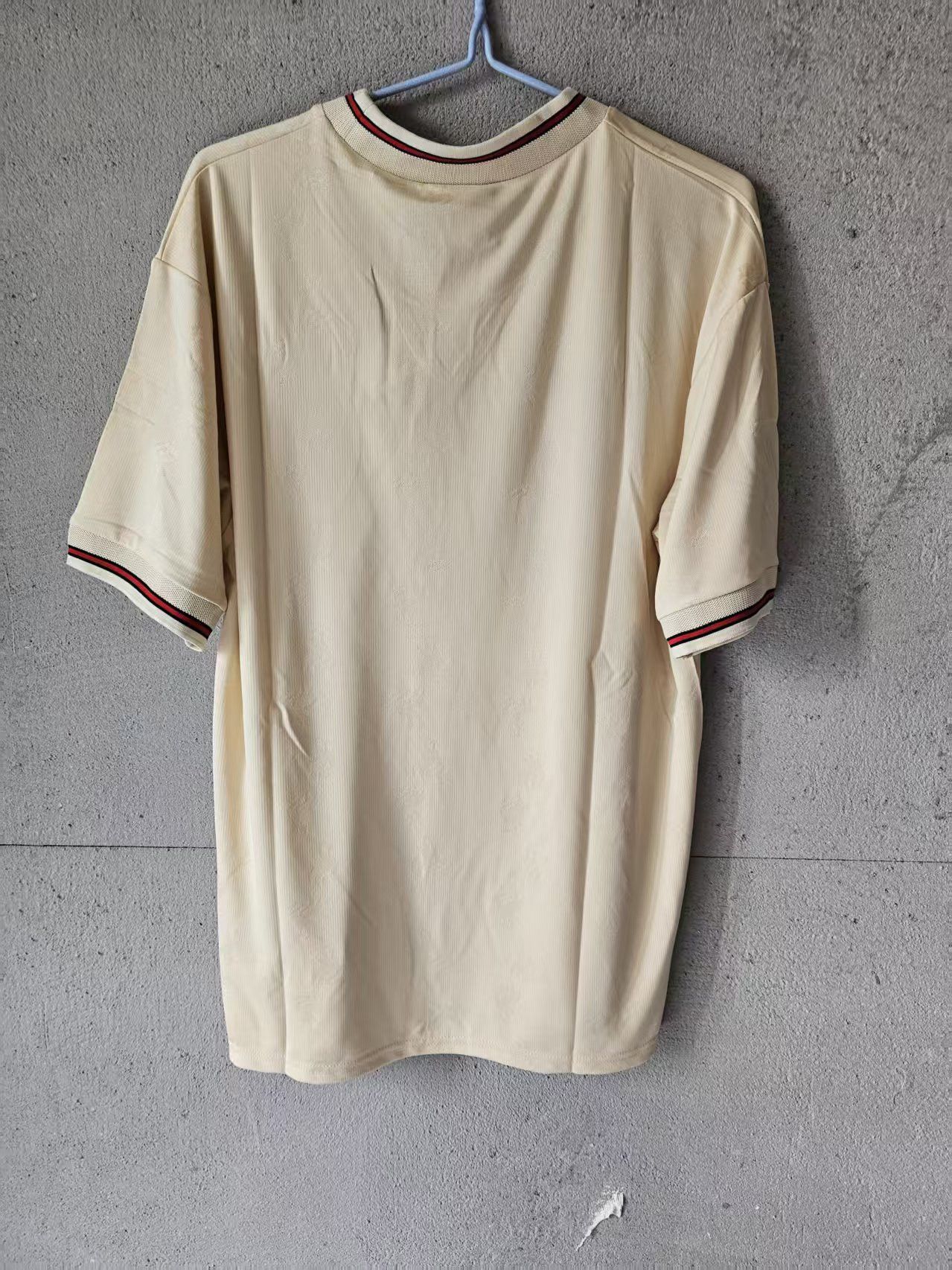 Other Vintage Liverpool Soccer Jersey Size US L / EU 52-54 / 3 - 4 Thumbnail
