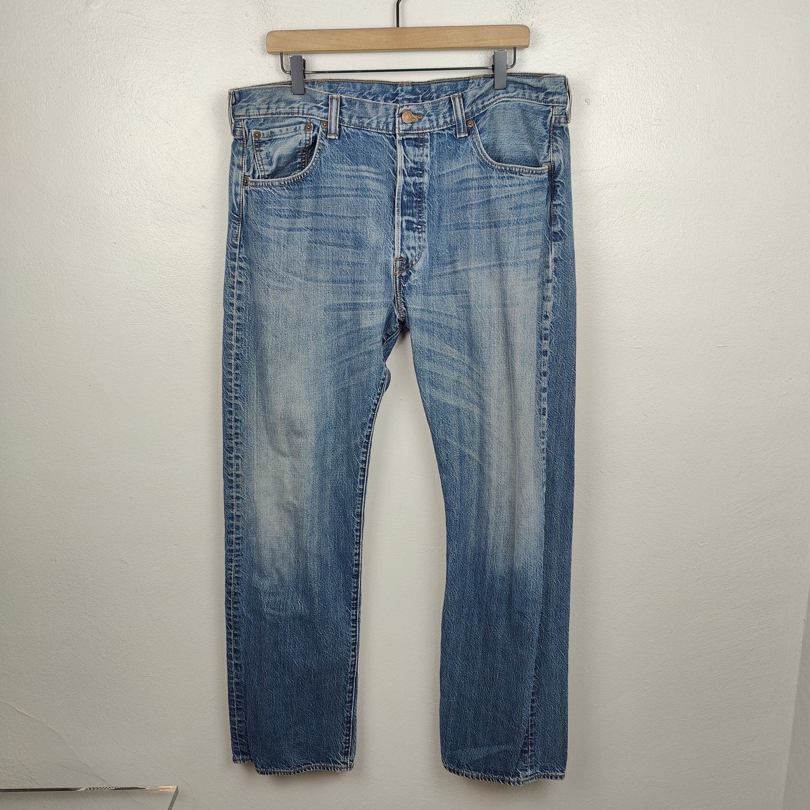 Levi's Vintage 90s Levi's 501 Jeans Mens 38x32 Medium Wash Size US 38 / EU 54 - 1 Thumbnail