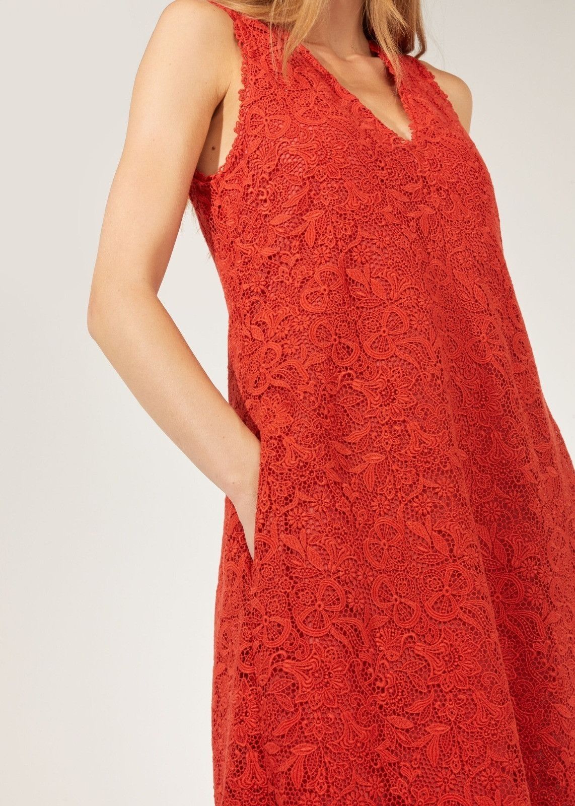 Loro Piana o1srvl11e0824 Ameena Infinite Macrame Maxi Dress in Red Size XL / US 12-14 / IT 48-50 - 4 Thumbnail