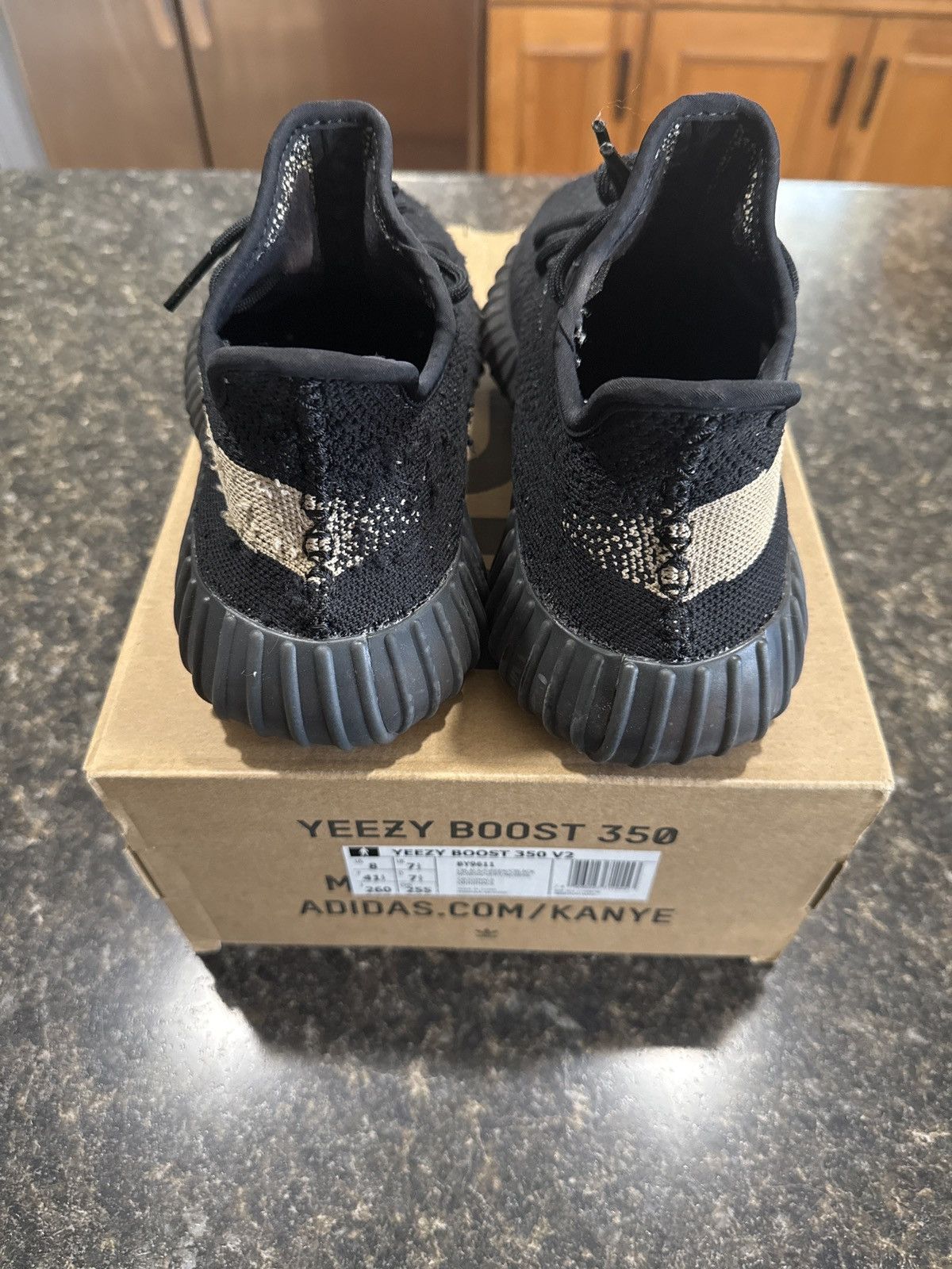 Yeezy YEEZY BOOST 350 CORE GREEN V2 Size US 8 / EU 41 - 9 Thumbnail