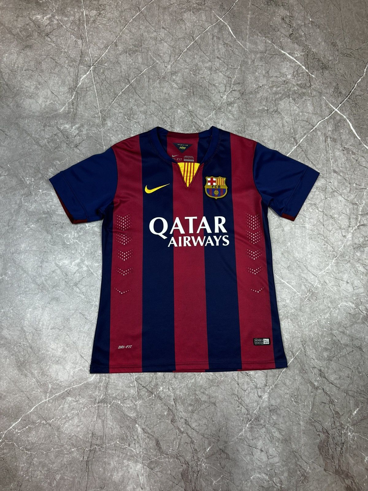 Nike Vintage Nike Barcelona 10 Messi soccer jersey size S Size US S / EU 44-46 / 1 - 3 Thumbnail