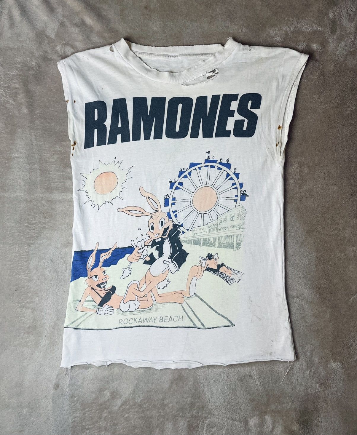 Other Rare Vintage Ramones T-Shirt „Rockaway Beach“ Size US S / EU 44-46 / 1 - 4 Thumbnail