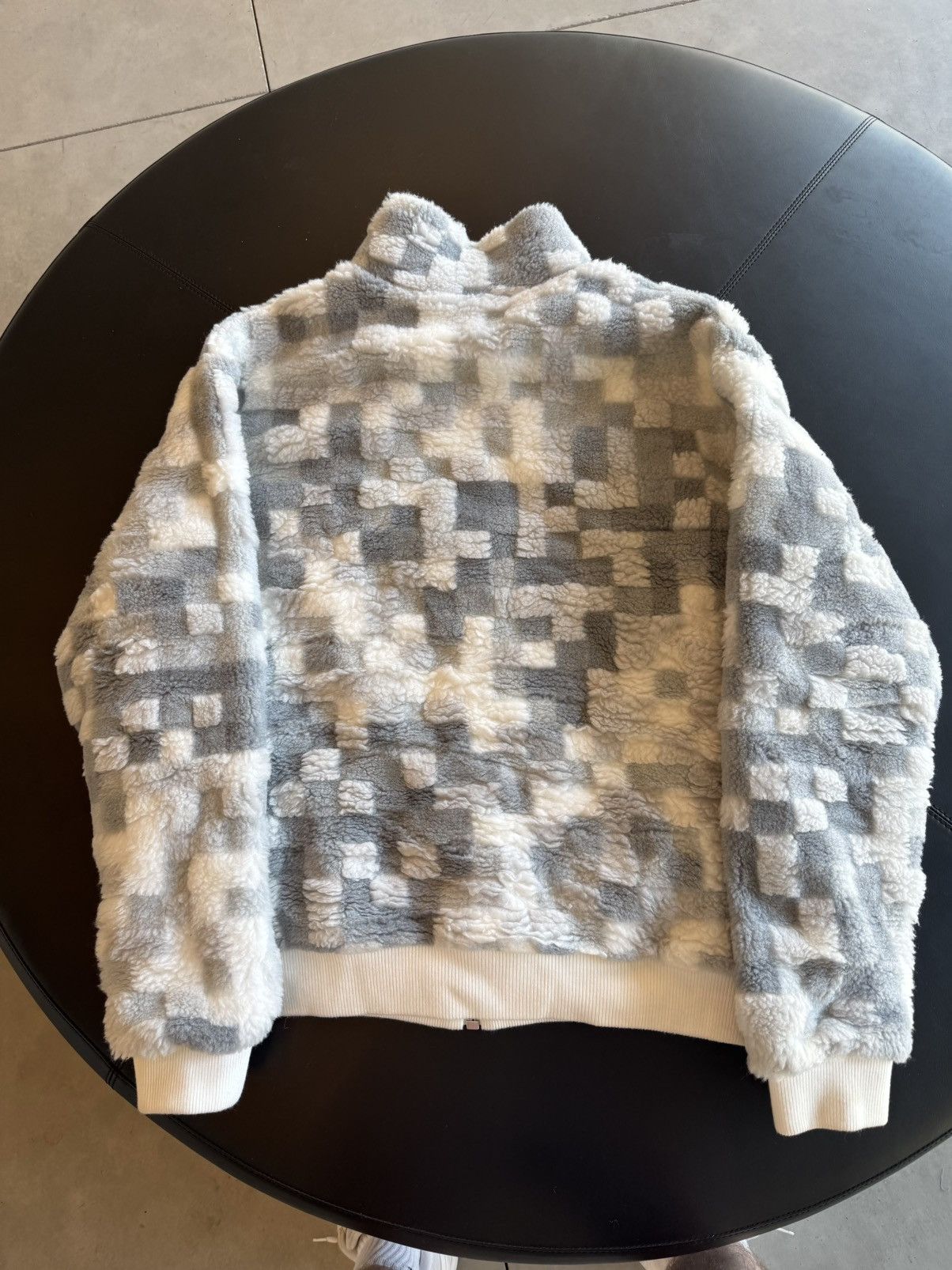 Louis Vuitton Louis Vuitton Damoflage Fleece Jacket 2025 white grey Size US M / EU 48-50 / 2 - 5 Thumbnail
