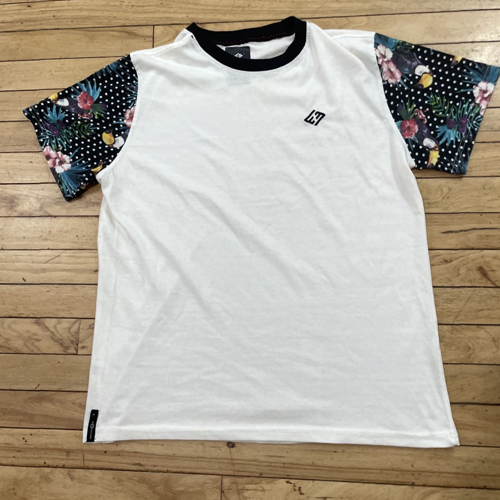 Enyce ENYCE T-Shirt Men L Floral Hawaiian Sleeve Toucan Bird Multicolor Short Sleeve Crew Neck Large Size US L / EU 52-54 / 3 - 3 Thumbnail