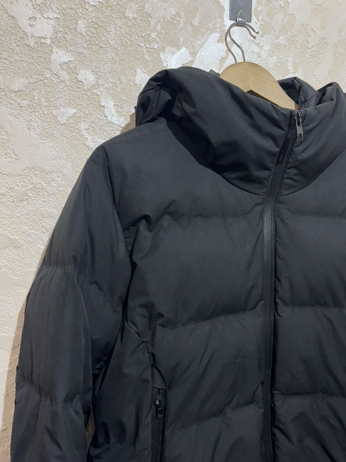 Uniqlo Uniqlo Mens Down Hooded Black Jacket Size S Size US S / EU 44-46 / 1 - 3 Thumbnail