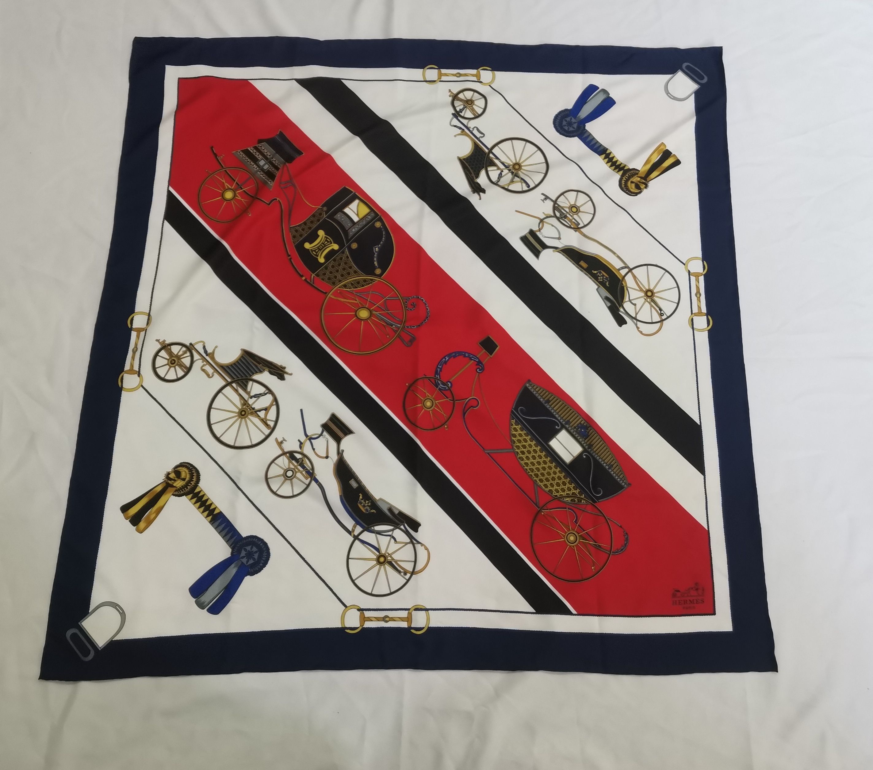 Hermes × Vintage Rare vintage Hermes scarves luxury design Size ONE SIZE - 1 Thumbnail