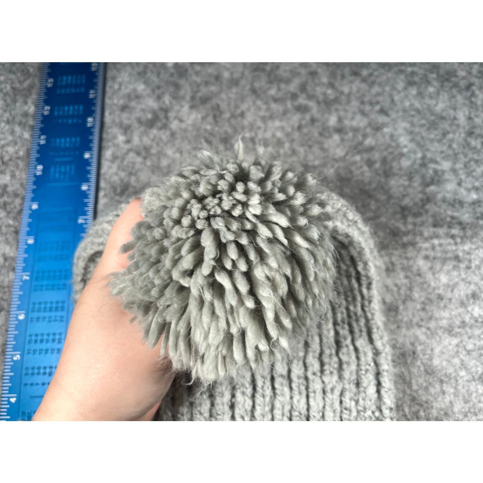 Forever 21 FOREVER 21 Beanie Toque Women One Size Gray Cable Knit Acrylic Blend Pom Hat Size ONE SIZE - 3 Thumbnail