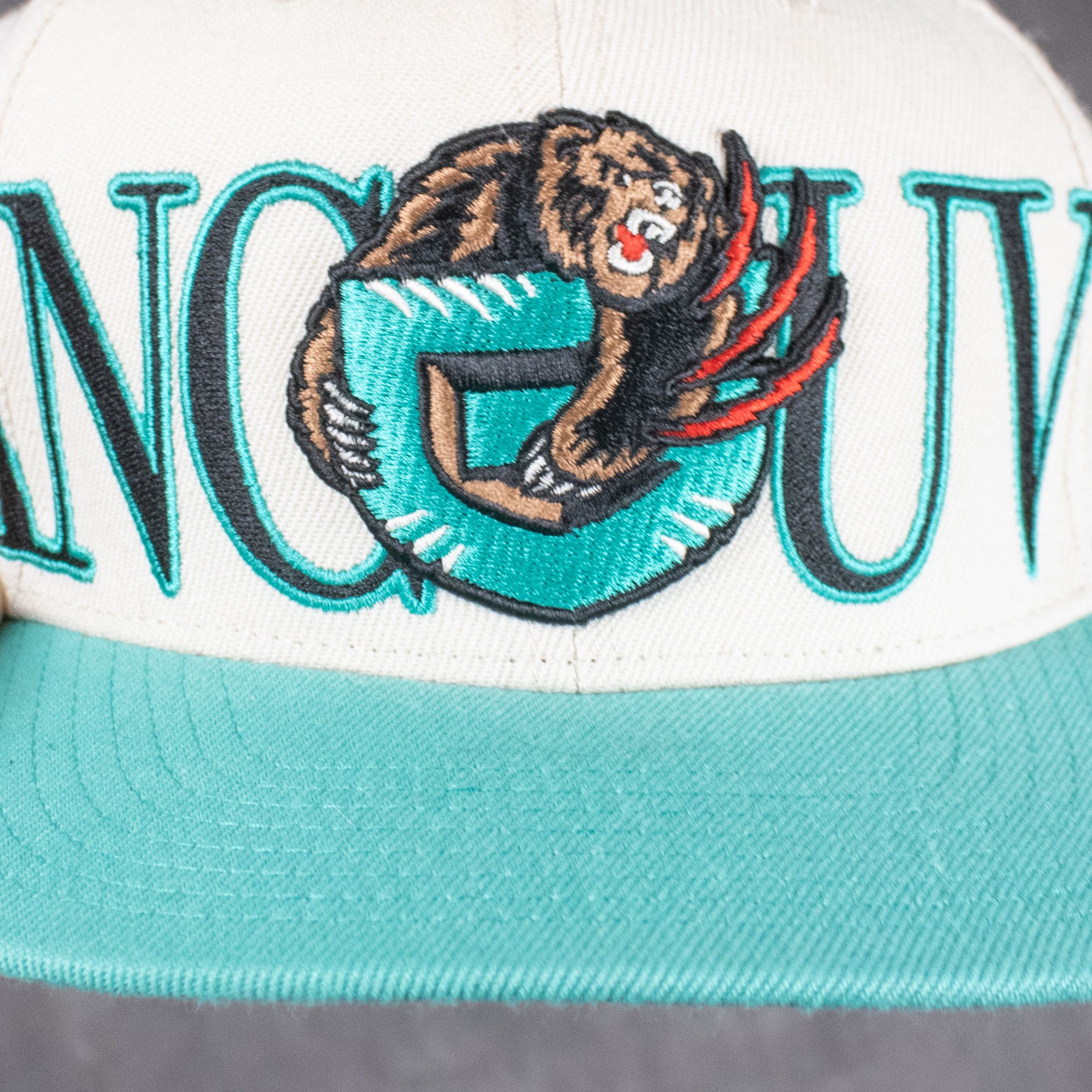 Mitchell & Ness Mitchell & Ness Vancouver Grizzlies Snapback Cream Hat Size ONE SIZE - 3 Thumbnail