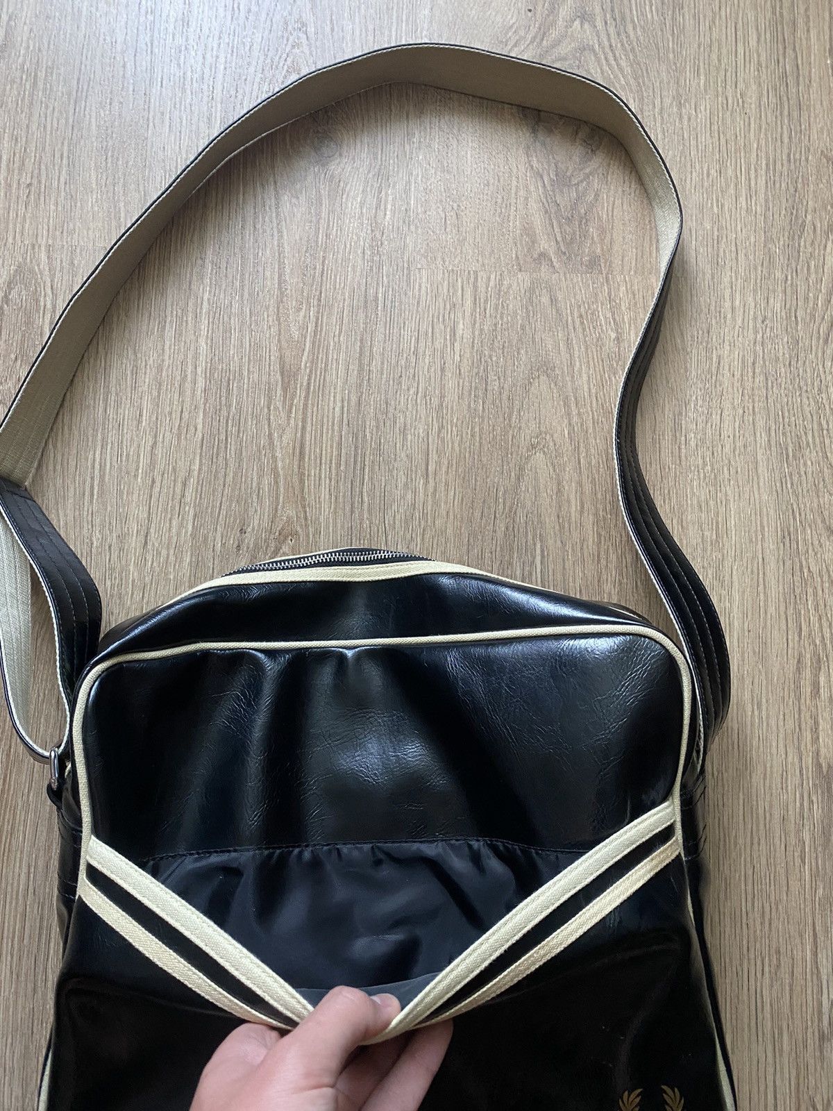 Fred Perry × Vintage Vintage 90s Fred Perry leather bag Size ONE SIZE - 3 Thumbnail