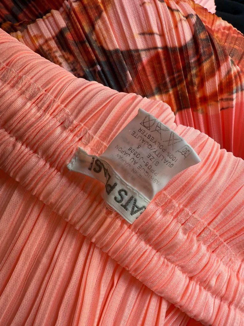 Issey Miyake Issey Miyake size:5 Strawberry cake pleated long dress Size 23" - 4 Thumbnail