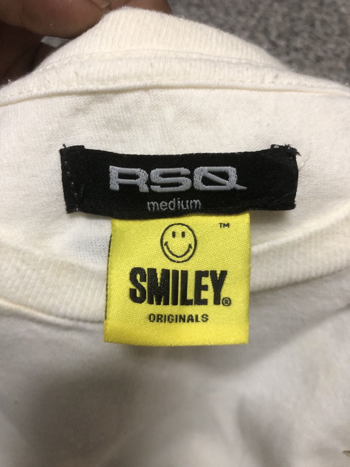 Japanese Brand RARE RSQ x Smiley Spread Warmth Backhit Tee Size US L / EU 52-54 / 3 - 15 Thumbnail