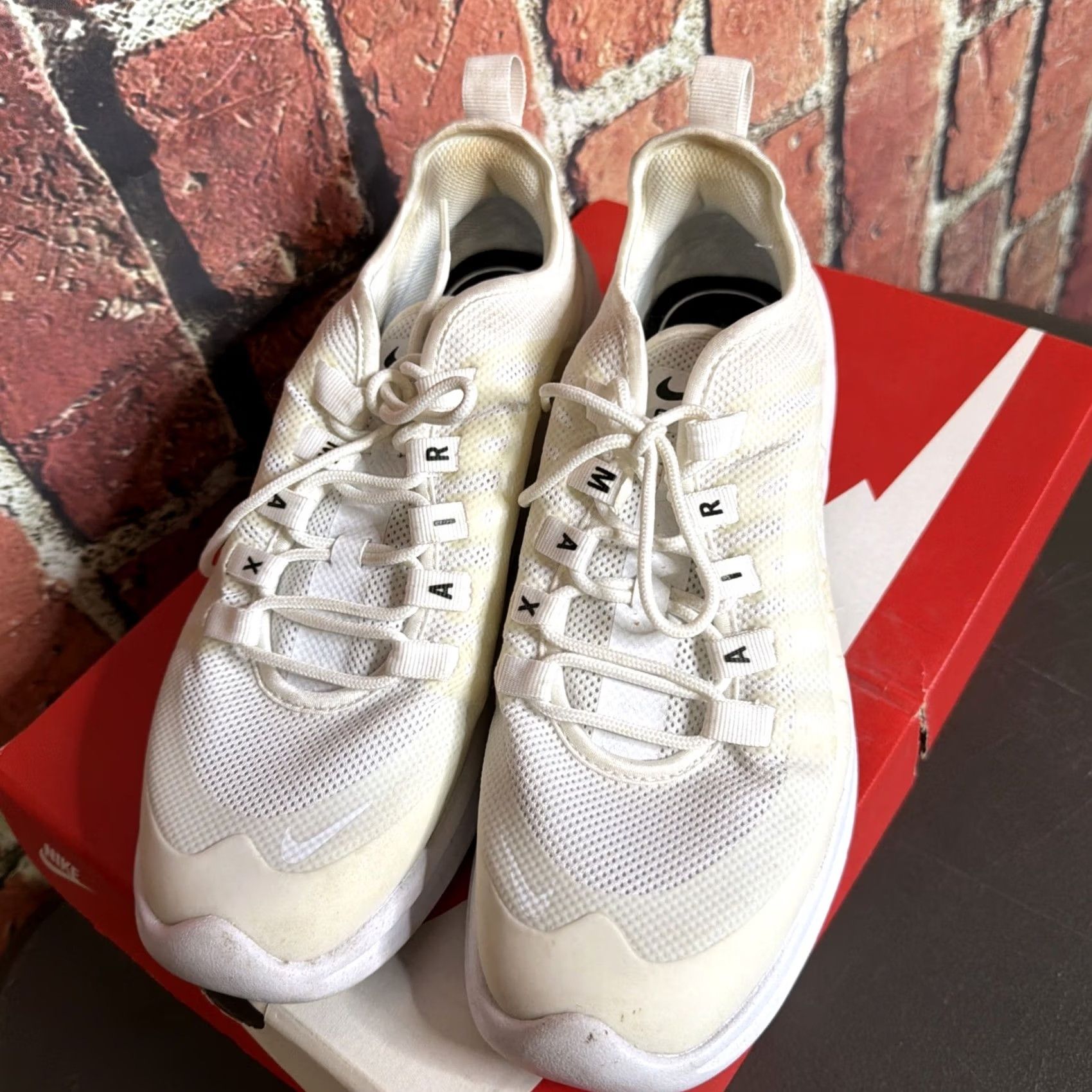 Nike Nike Air Max Axis Womens Size 9 White Sneaker Athletic AA2168-100 Size US 4 / IT 34 - 2 Thumbnail