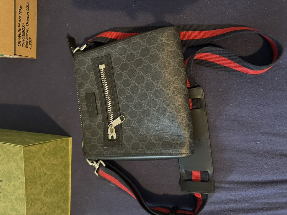 Gucci GG supreme messenger bag small