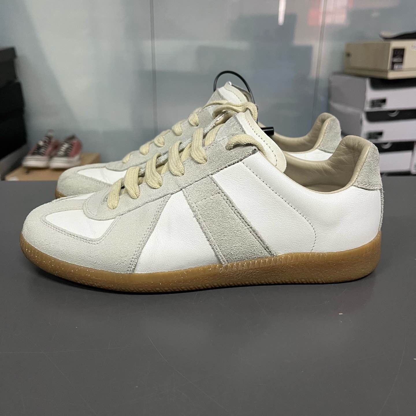 Maison Margiela Maison Margiela Replica Low-Top Sneakers Size 36 Size US 6 / IT 36 - 1 Thumbnail