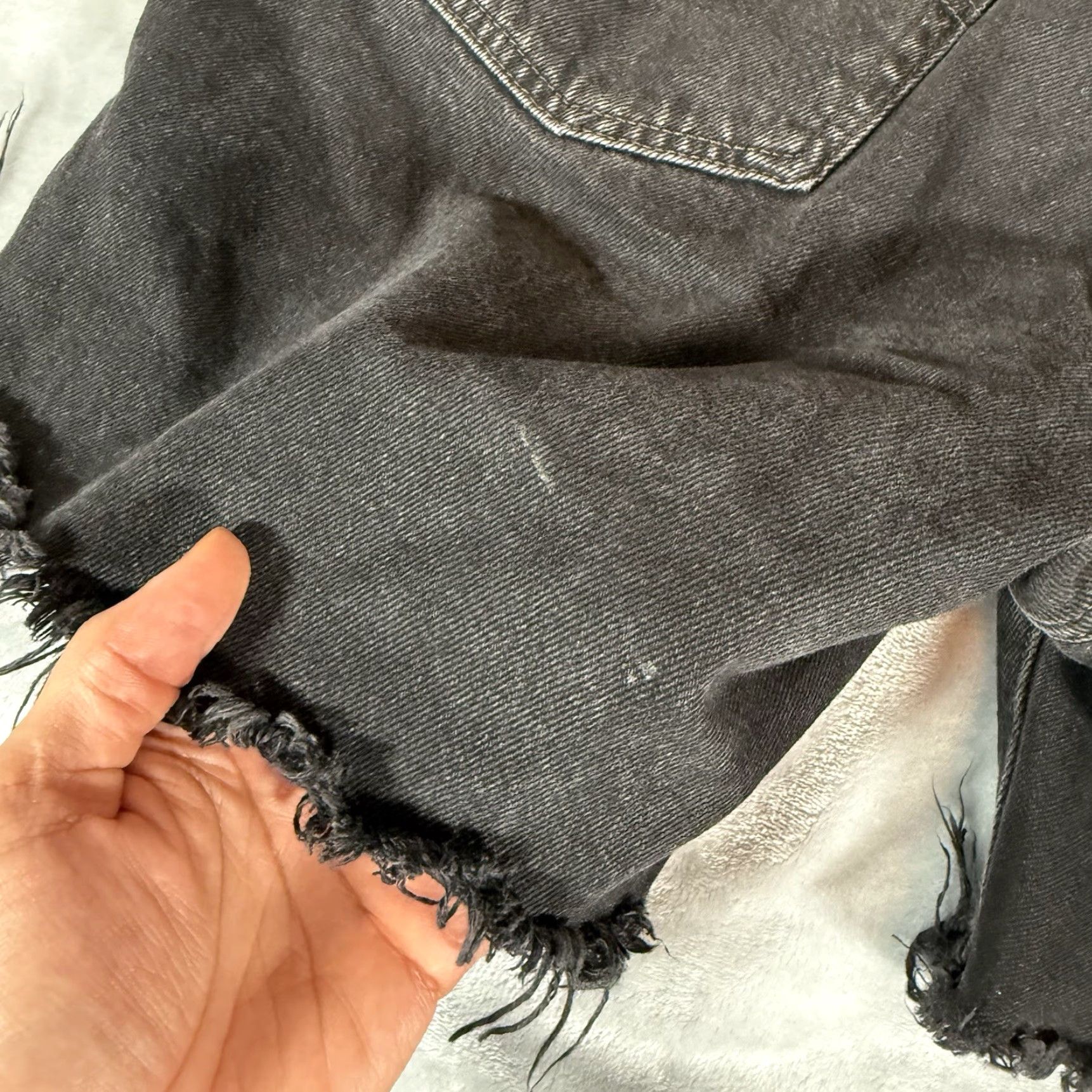Levi's VINTAGE Levi's 501 Denim Cutoff Shorts Womens - 27 - 6" Inseam - Black - Button Fly - Hipster - Casual (Adults) Ladies Regular Fit Size 27" / US 4 / IT 40 - 6 Thumbnail