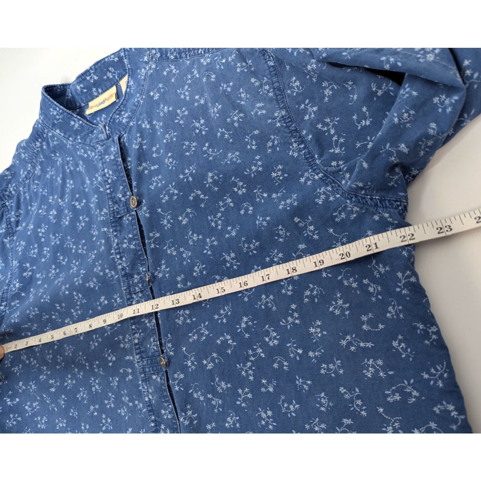 Vintage VINTAGE TravelSmith Button-Up Shirt Womens Sz Large Blue Floral Lyocell Size L / US 10 / IT 46 - 7 Thumbnail