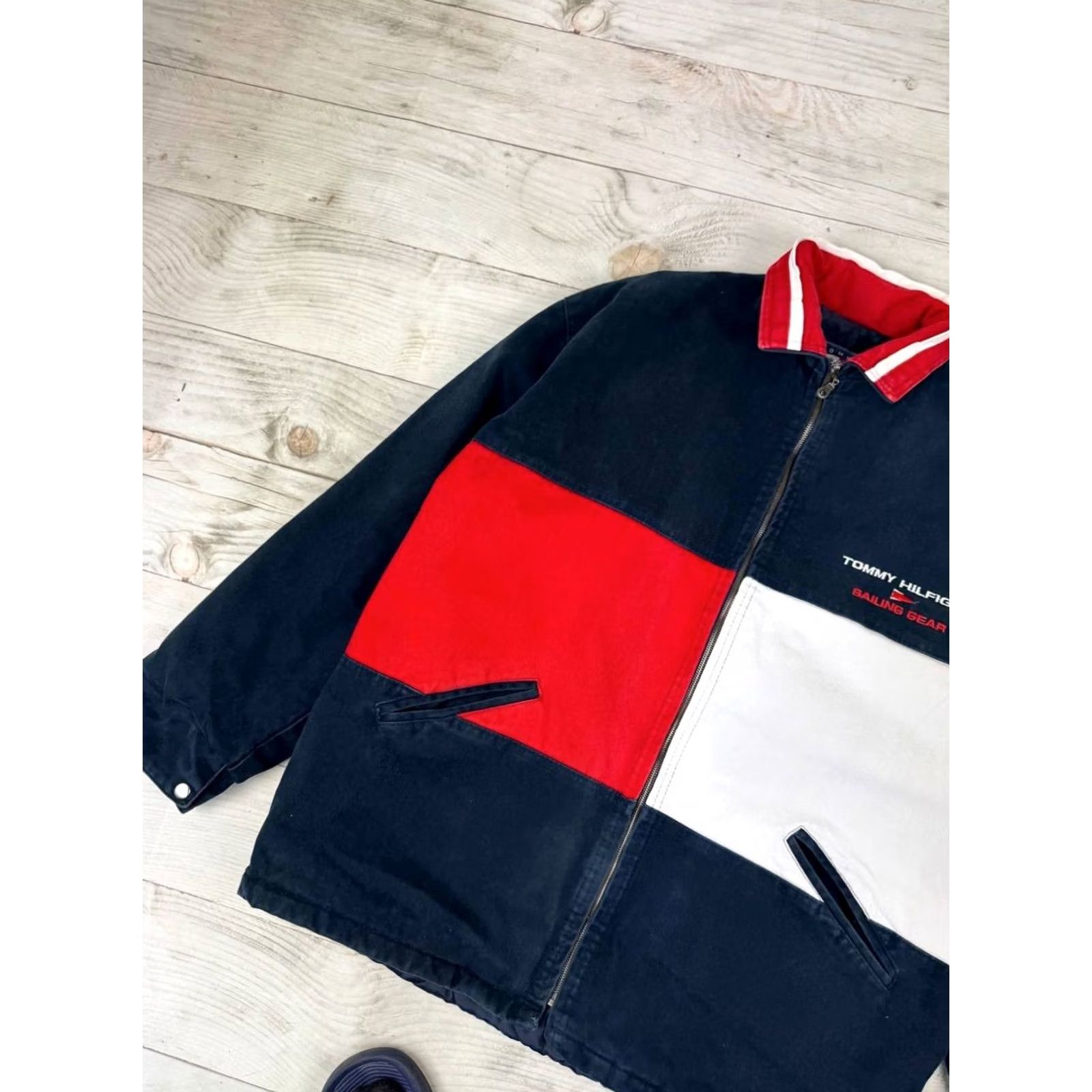 Tommy Hilfiger VINTAGE Tommy Hilfiger Denim Jacket 90s Big Logo USA Y2K Men Size L Blue Jackets Mens Size US L / EU 52-54 / 3 - 7 Thumbnail