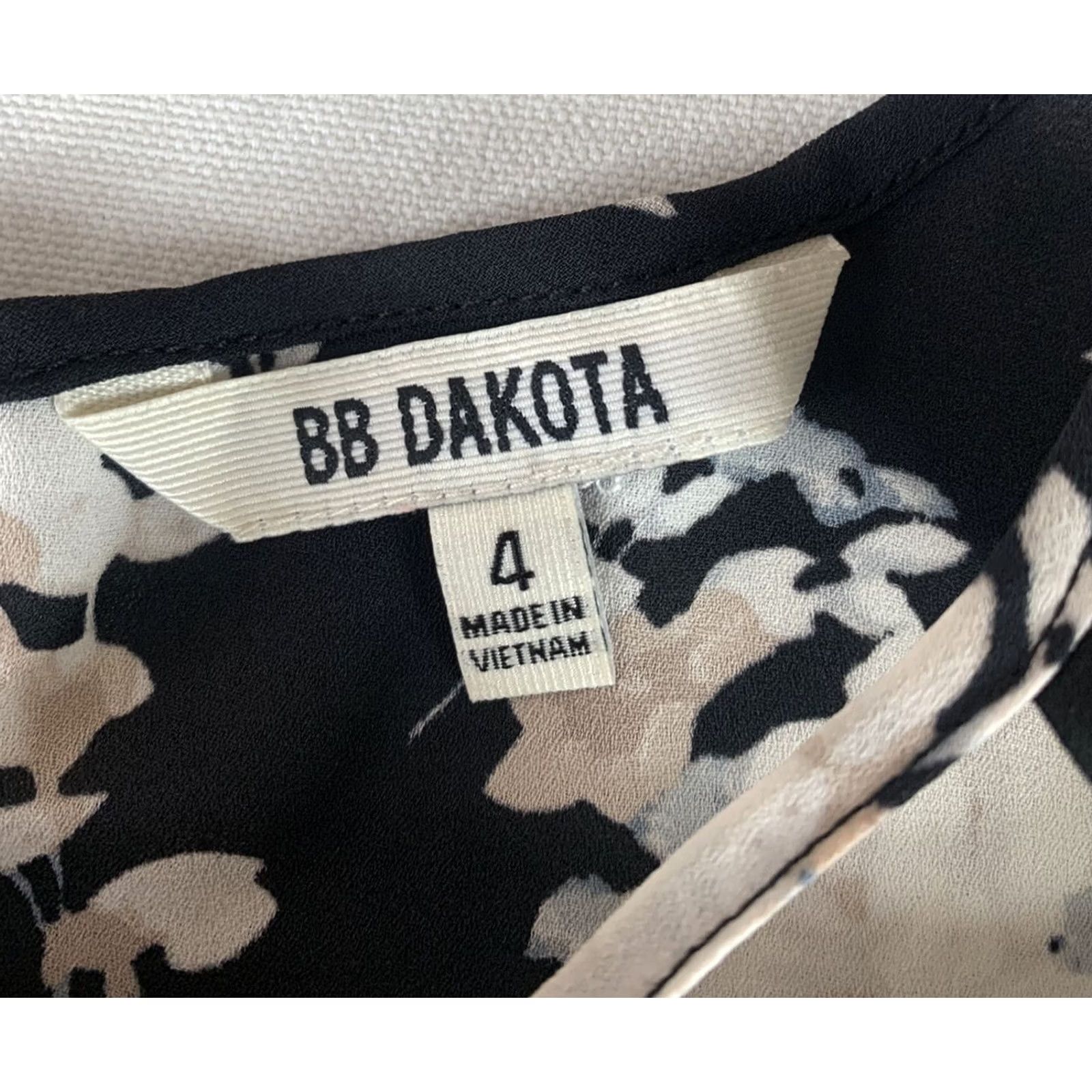 BB Dakota BB Dakota Dress Womens Size 4 Floral Black Short Sleeve Sheer Size 27" / US 4 / IT 40 - 2 Thumbnail