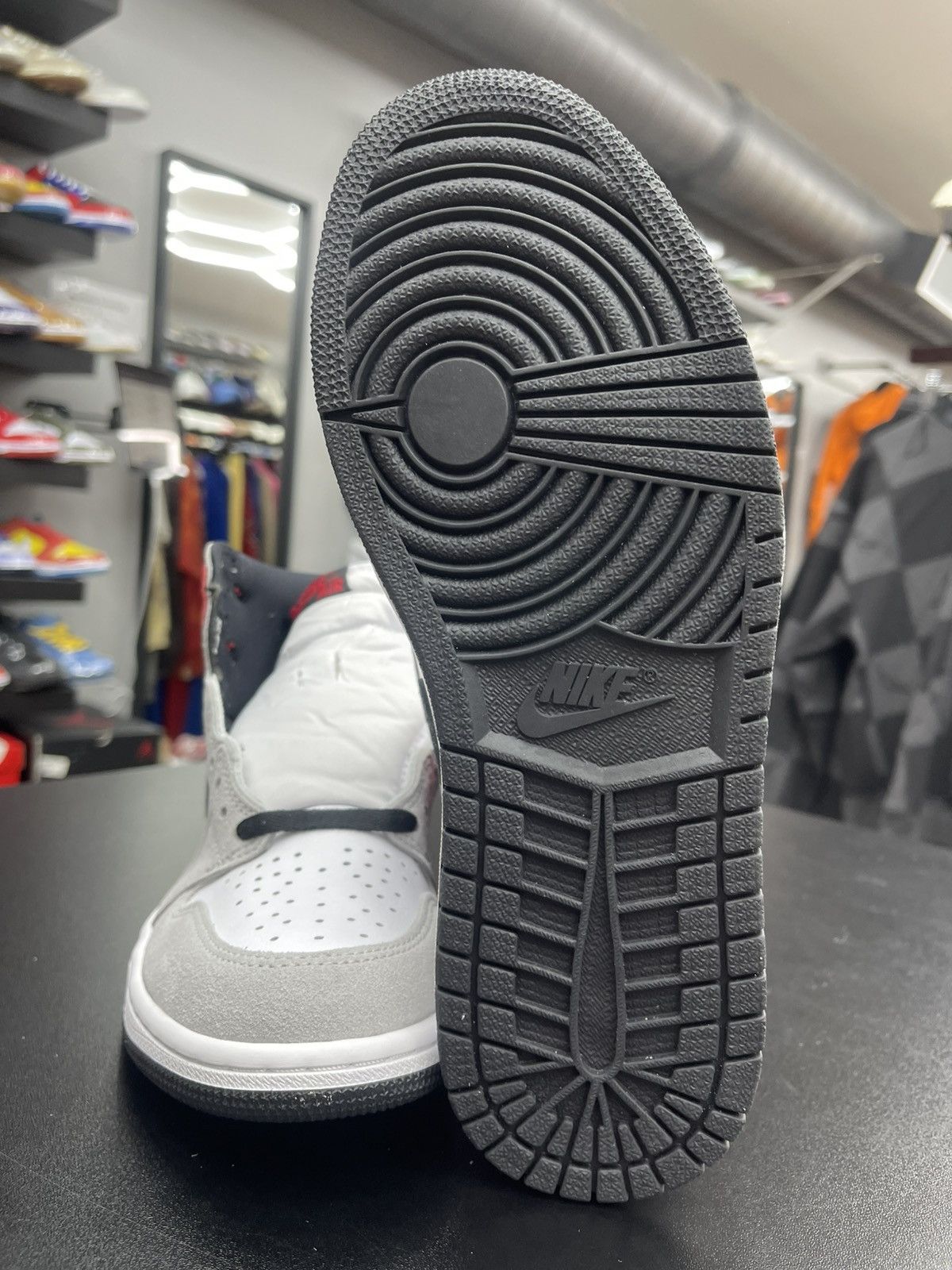 Jordan Brand Size 8 - Jordan 1 Retro High Light Smoke Grey Size US 8 / EU 41 - 8 Thumbnail