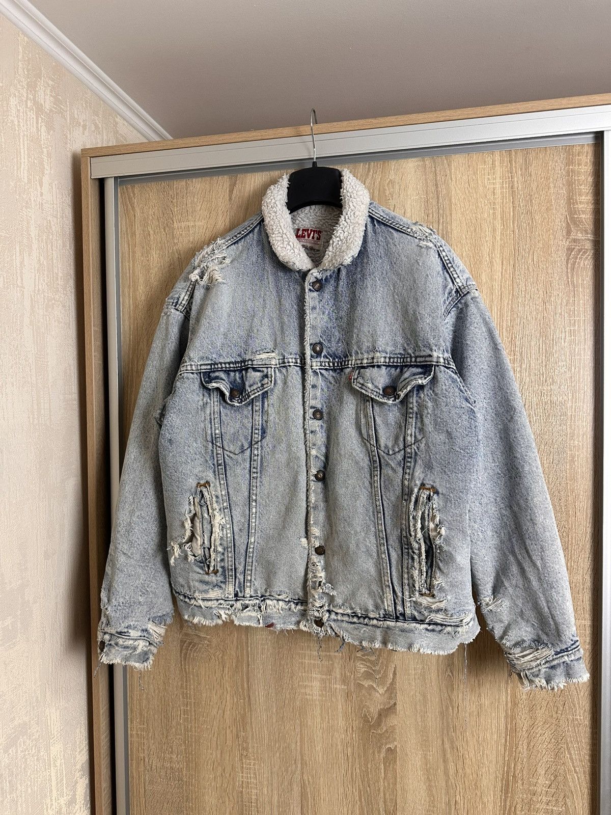 Levi's 🔥 Levis Vintage Trashed Distressed Sherpa Trucker Jacket Size US L / EU 52-54 / 3 - 11 Thumbnail