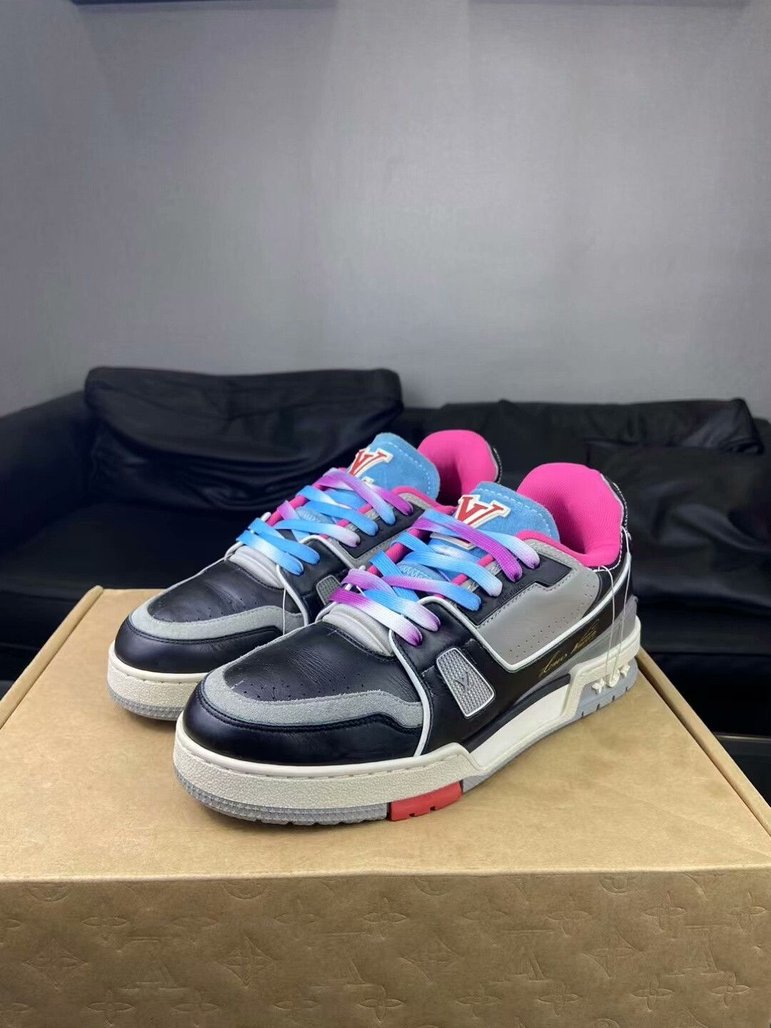 Louis Vuitton Louis Vuitton Training Multi Lowtop Sneakers 8 Men Size US 8 / EU 41 - 1 Thumbnail