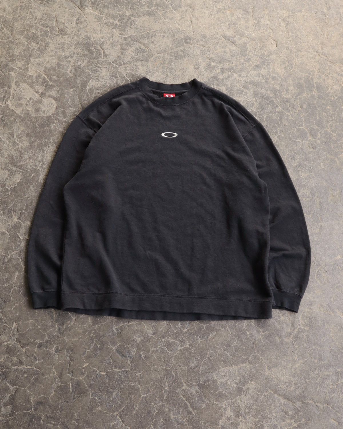 Oakley Vintage Oakley Software Y2K 90s 00s Oakley O Black Crewneck Size US XL / EU 56 / 4 - 1 Thumbnail
