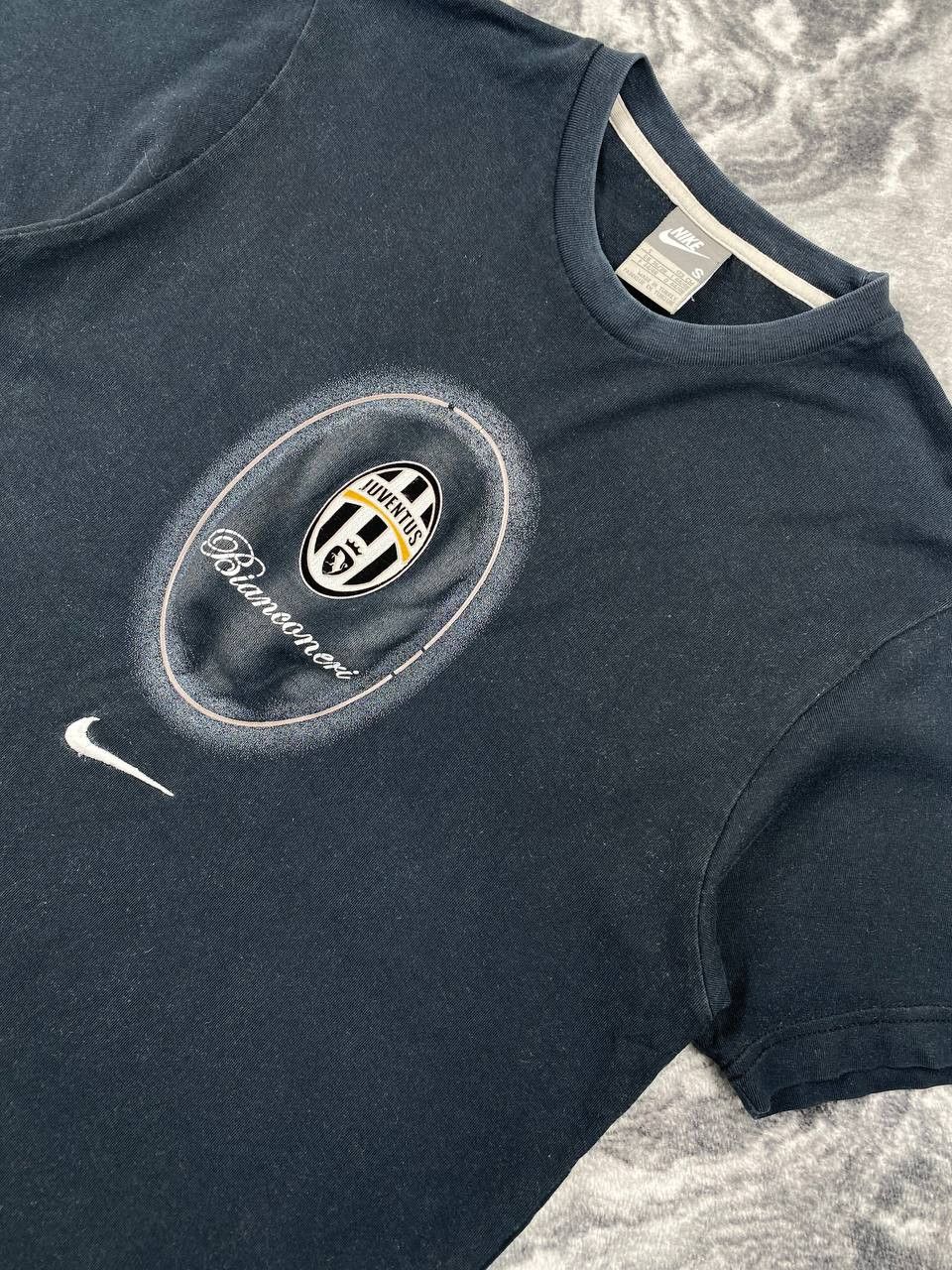 Nike Vintage Nike Juventus Football Shirt Soccer Jersey Men Size US S / EU 44-46 / 1 - 6 Thumbnail