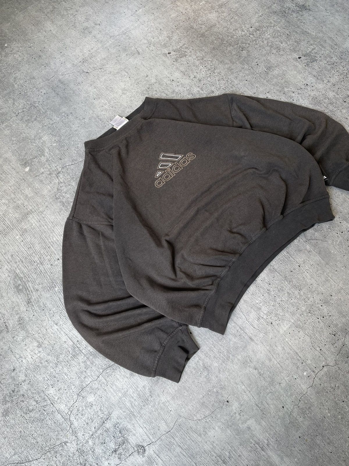 Adidas × Vintage Vintage Adidas distressed big logo oversized Y2K sweatshirt Size US L / EU 52-54 / 3 - 5 Thumbnail