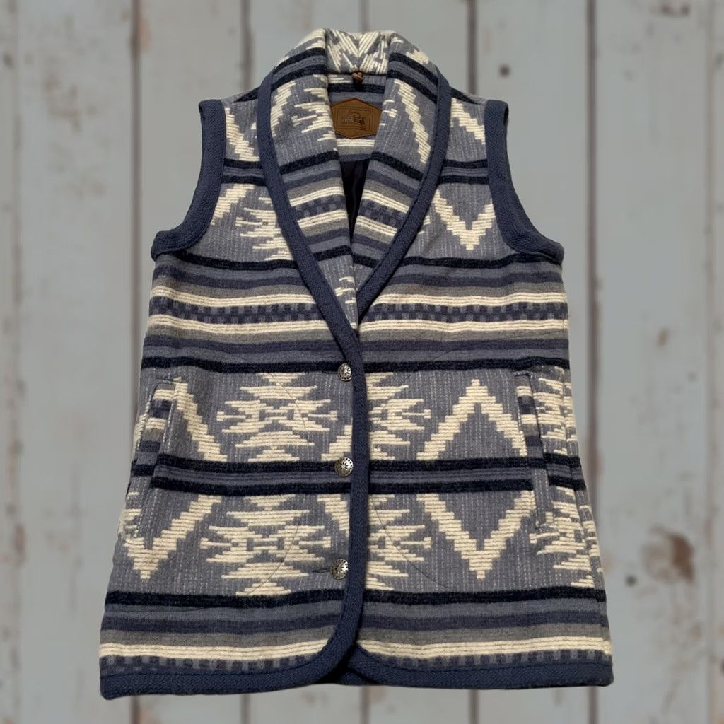 Vintage VINTAGE Woolrich Wool Vest Women’s S Southwestern Aztec Print Shawl Made USA EUC Size S / US 4 / IT 40 - 1 Thumbnail