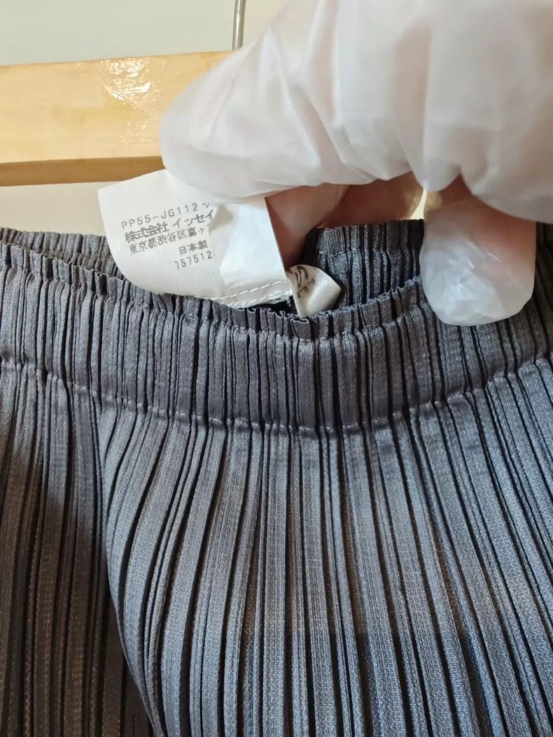 Issey Miyake Issey Miyake size:2 A dark grey skirt Size 42" / US 20 - 4 Thumbnail