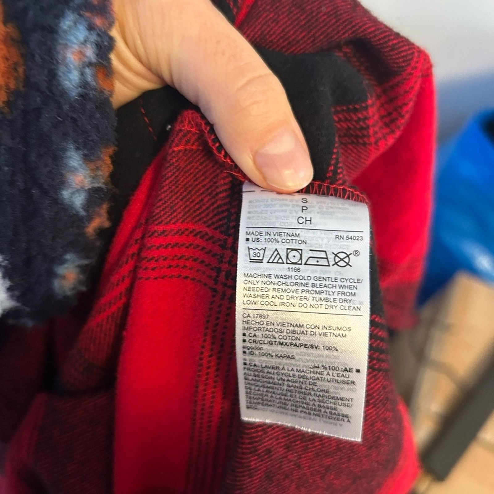 Old Navy Old Navy Red Buffalo Plaid Boyfriend Flannel Size S / US 4 / IT 40 - 4 Thumbnail
