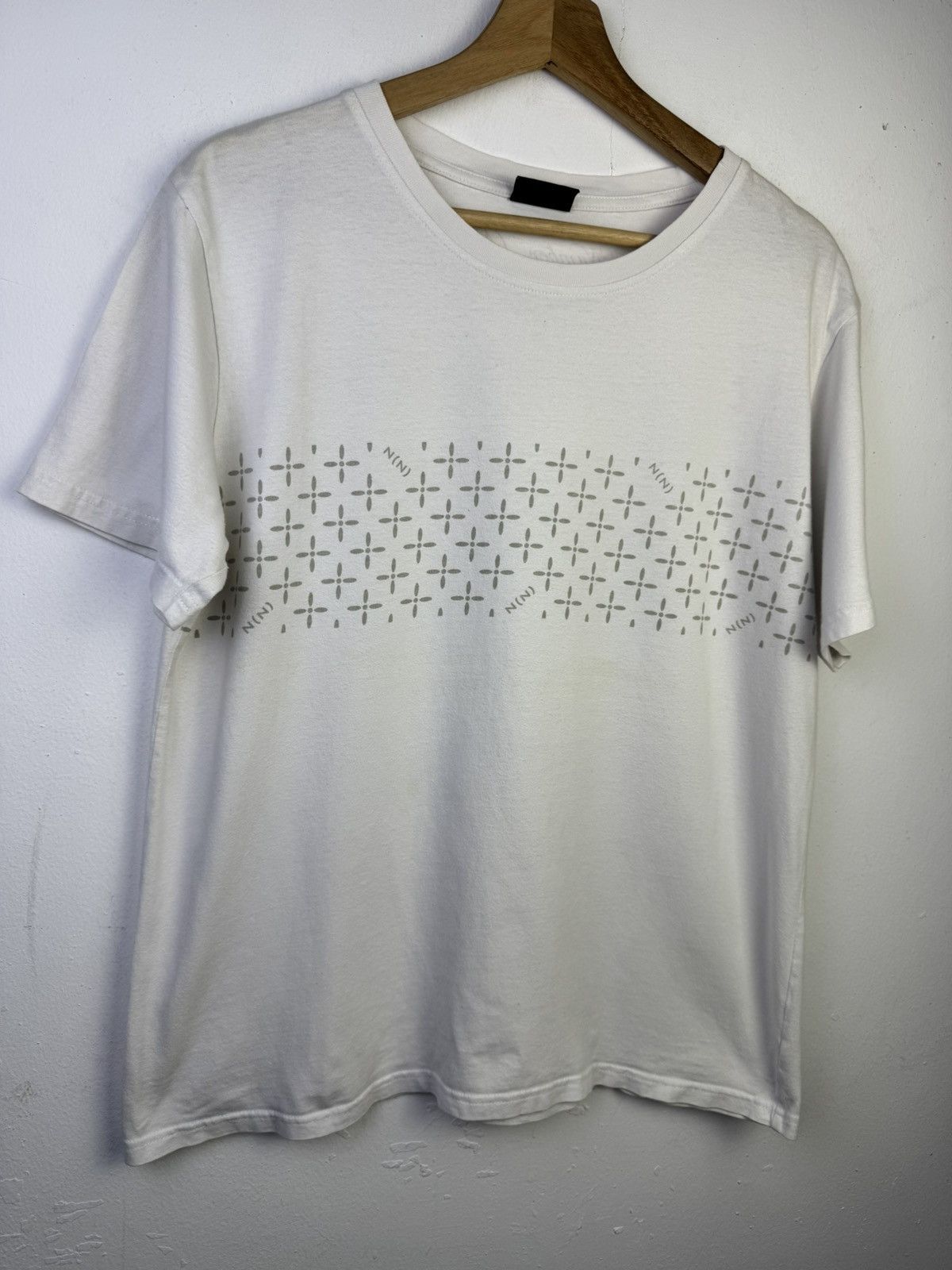 Number (N)ine Number (N)ine x Marlboro monogram t-shirt in white. Size US L / EU 52-54 / 3 - 2 Thumbnail