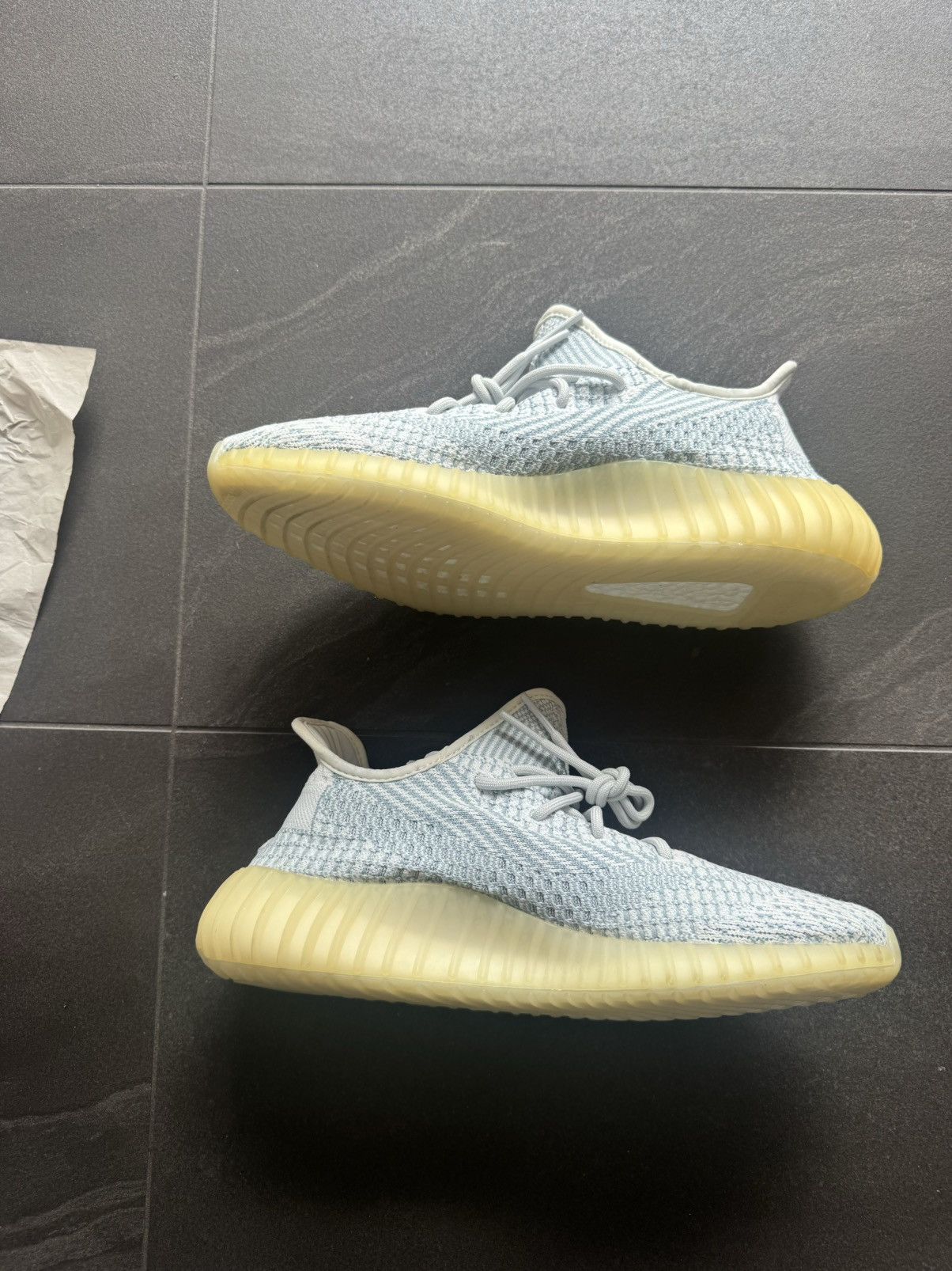 Adidas YEEZY BOOST 350 V2 Size US 9.5 / EU 42-43 - 3 Thumbnail