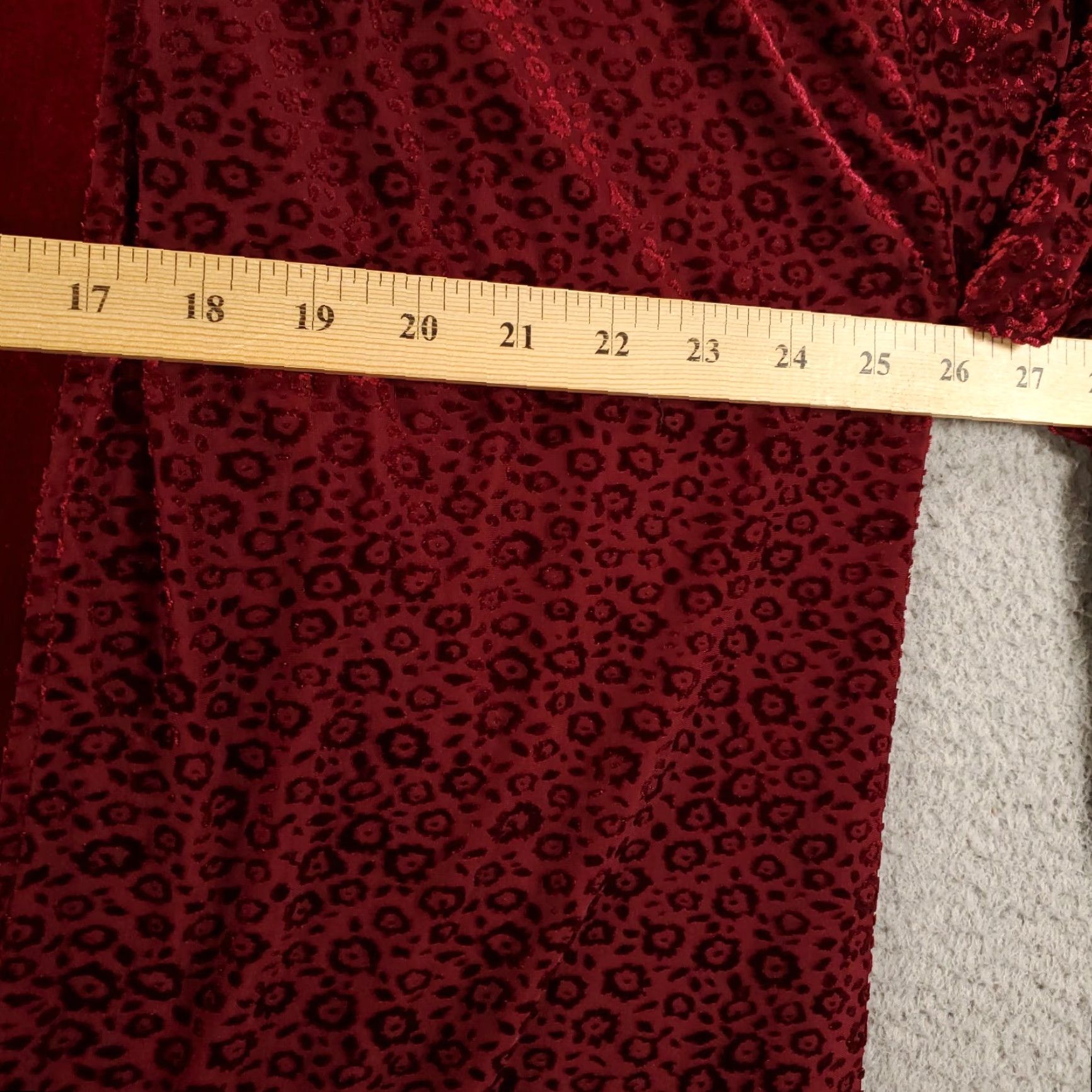 Isaac Mizrahi Womens Velvet Cardigan Size Large Burgundy Animal Print Open Front Soft Comfort Size L / US 10 / IT 46 - 4 Thumbnail