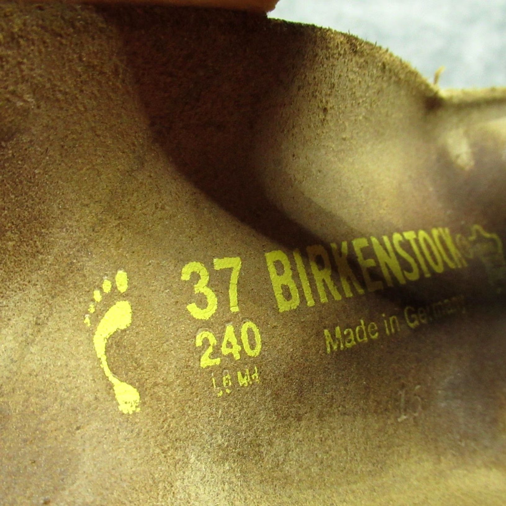 Birkenstock Birkenstock Gizeh Sandals Women 6 Men 4 Thong Pearl White Metallic Cork 37 Size US 6 / IT 36 - 7 Thumbnail